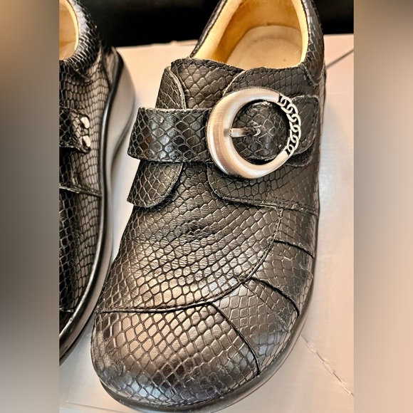 Alegria Black Textured Leather Loafers Silver Buckle Velcro Close 6.5 US 37 EUR - Picture 5 of 17